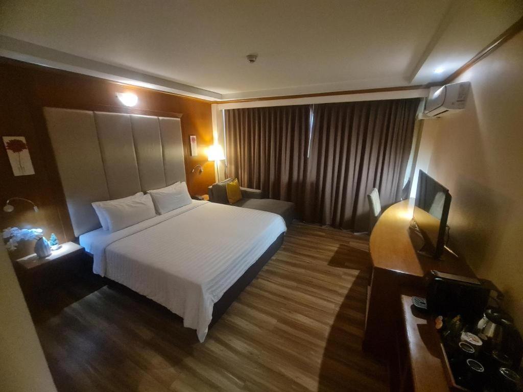 Western Grand Hotel Ratchaburi Ban Bang Kra Екстериор снимка