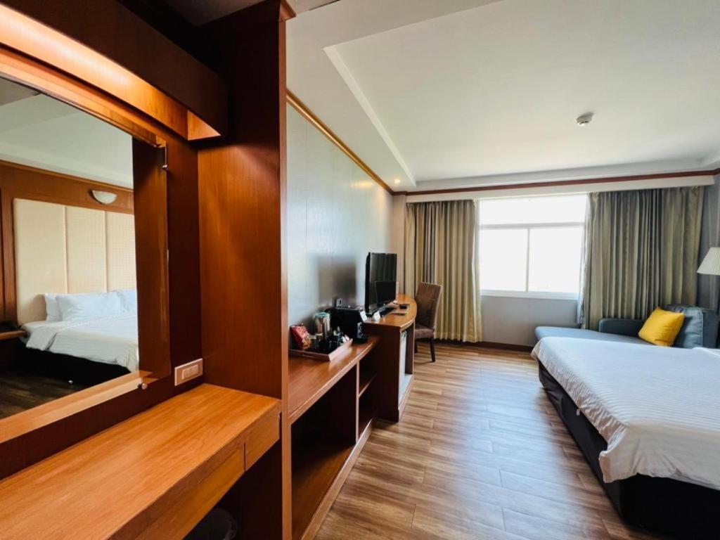 Western Grand Hotel Ratchaburi Ban Bang Kra Екстериор снимка